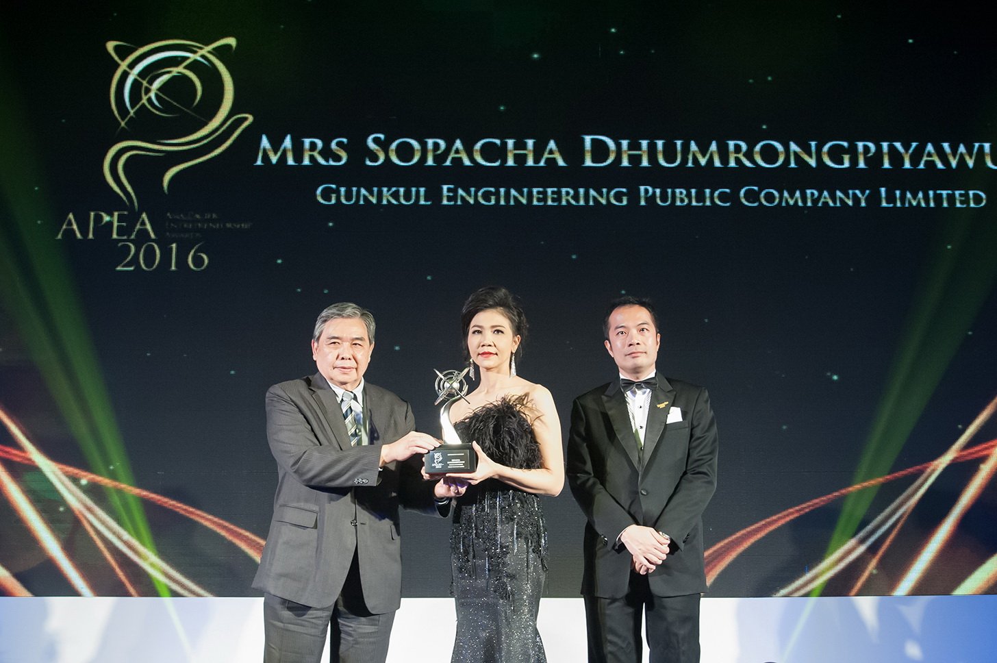 CEO of GUNKUL Received Outstanding Entrepreneurs Award from The Asia Pacific Entrepreneurship Award 2016 (APEA)